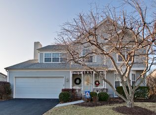 8 Knightsbridge Ct, Mundelein, IL 60060