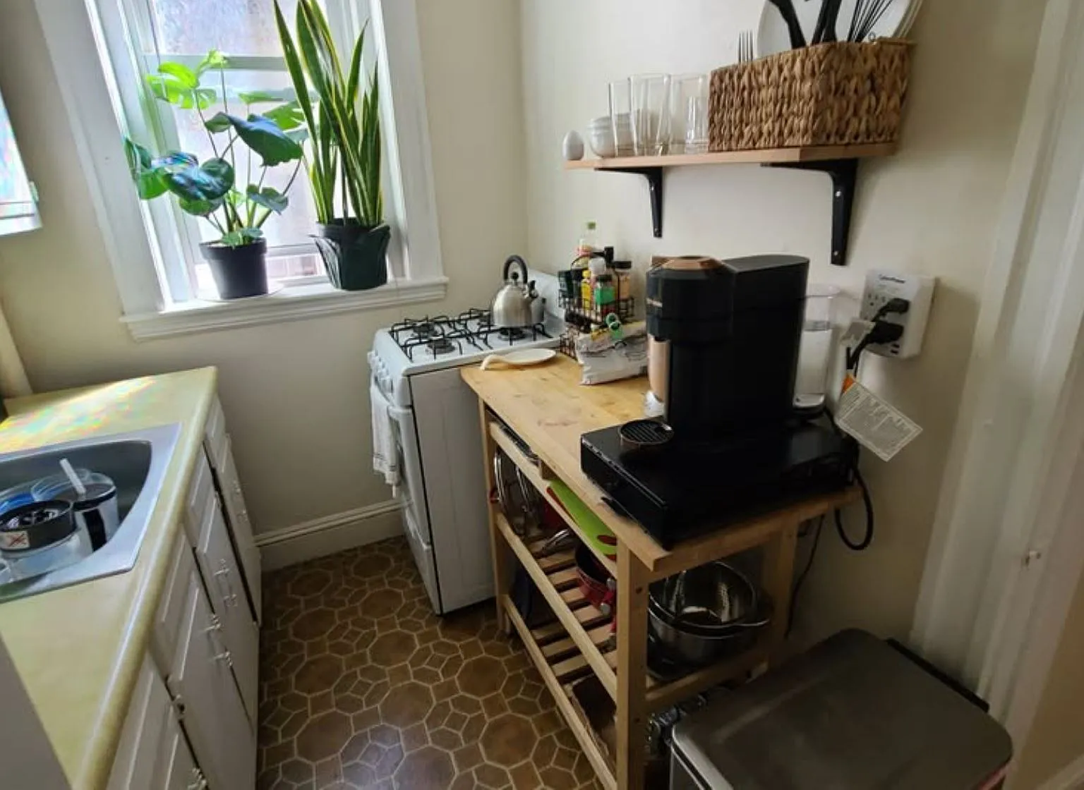 Studio, 1.0 bath, 350 sqft, $2,100 — Photo 3