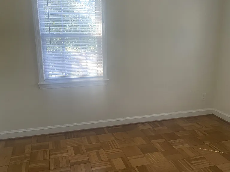 Swansen Apartments — Photo 15