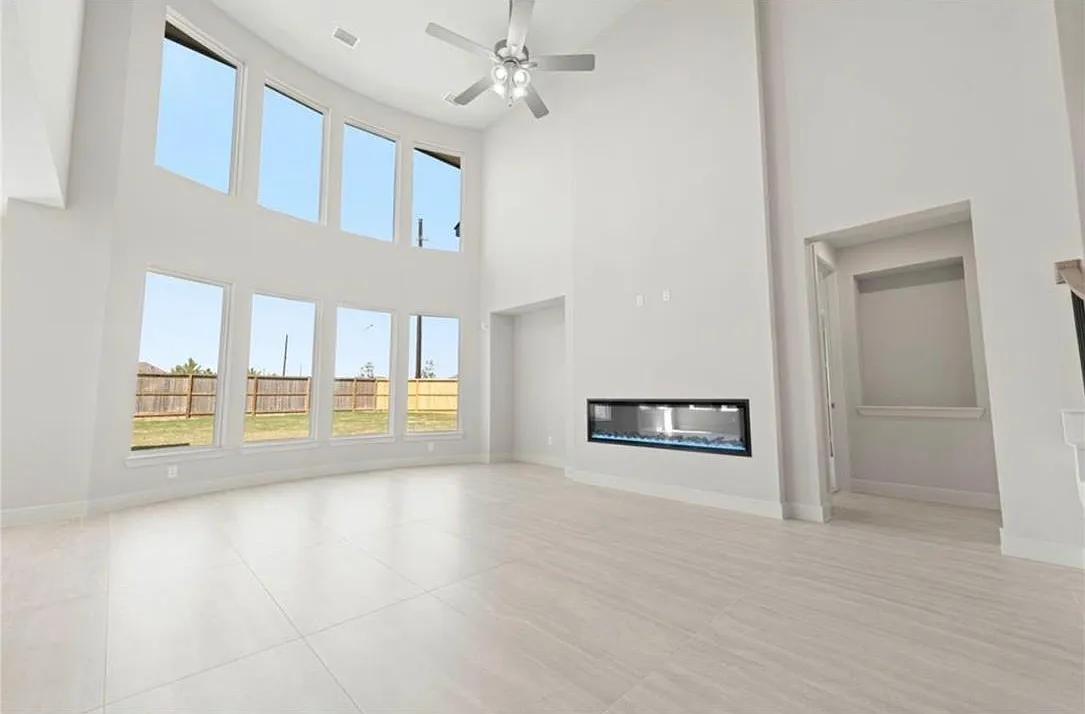 5 bed, 4.5 bath, 3800 sqft, $5,500 — Photo 3