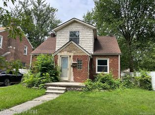 22829 Oakwood Ave, Eastpointe, MI 48021