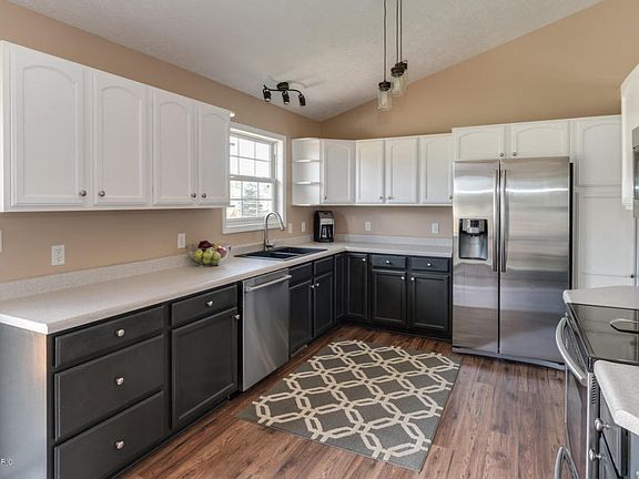 3rd image of 51823 Brachetto St