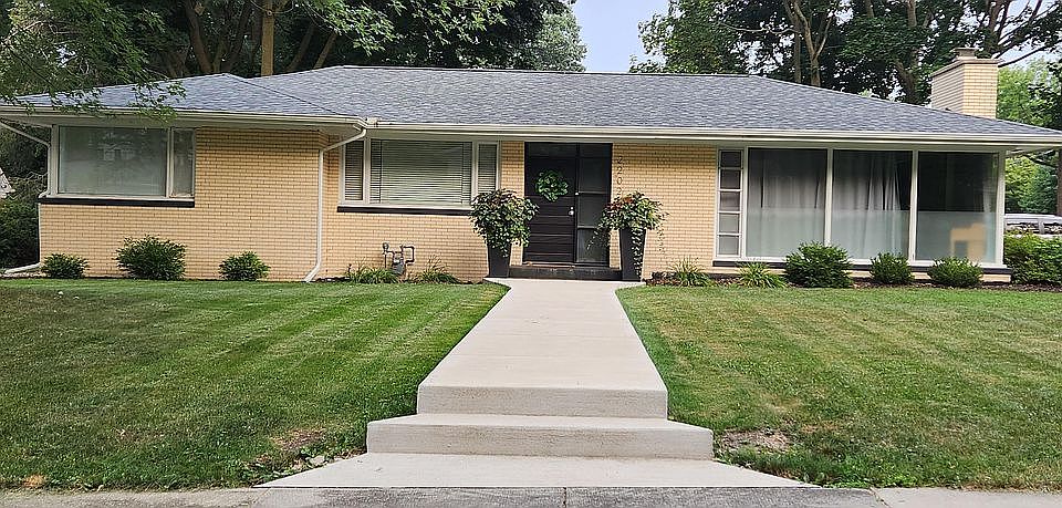 2nd image of 2202 Wilson Ct