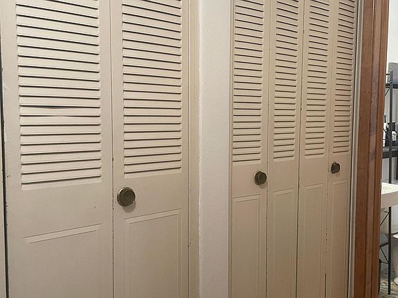 5th image of 2204 Lexington Ave N #12