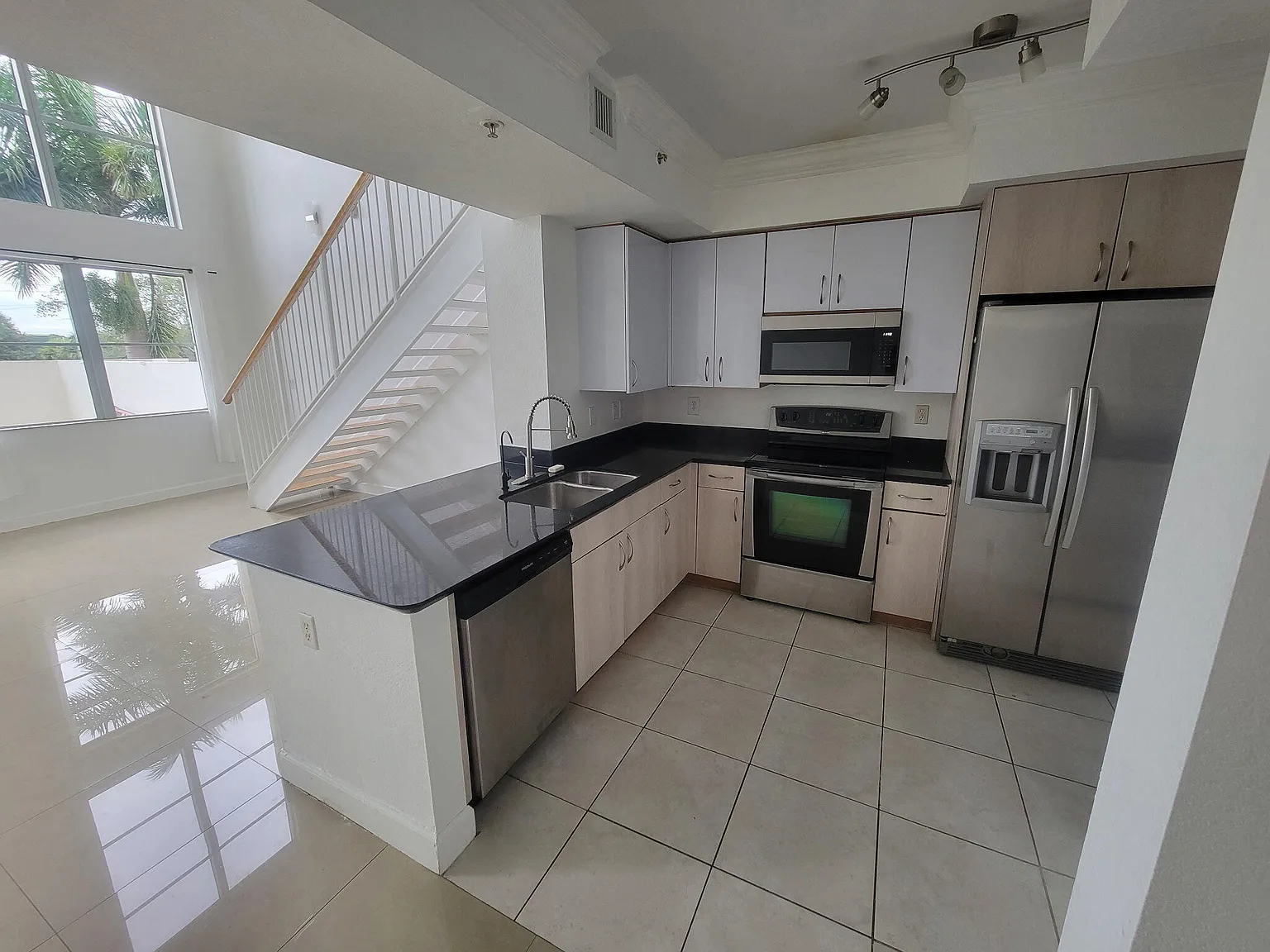 The Radius Condominium — Photo 4