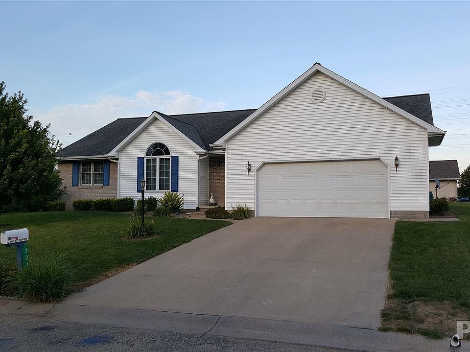 1st image of 204 Rebecca Ave