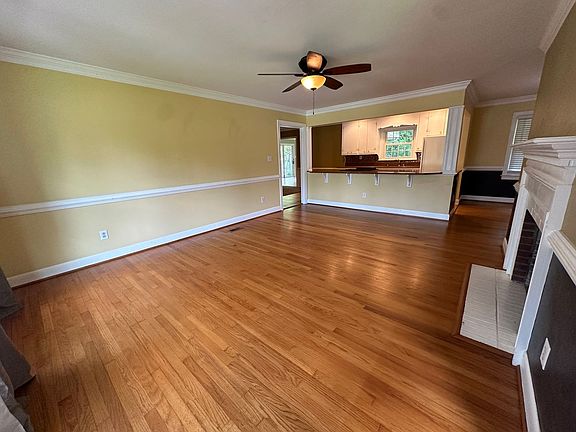 3rd image of 1601 Hopkins Dr