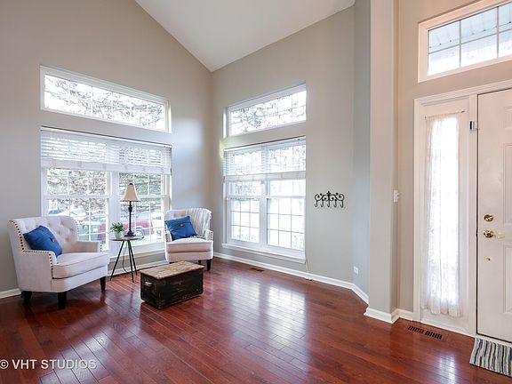 4th image of 8 Deer Creek Ct