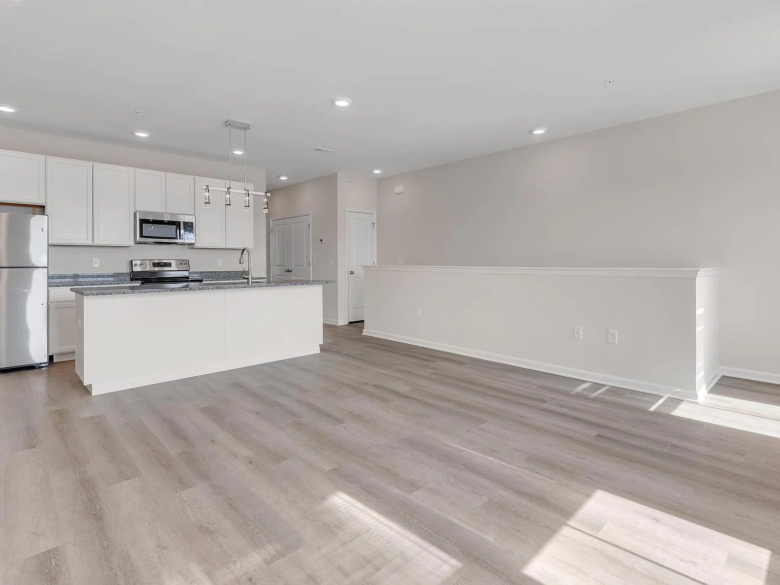 1 bed, 908 sqft, $1,795 — Photo 4