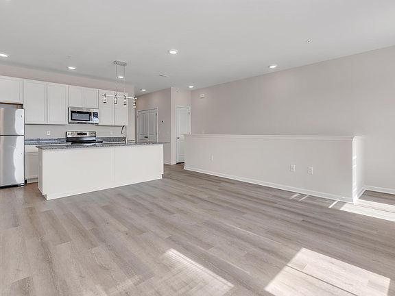 4th image of 52 Wildflower Ln