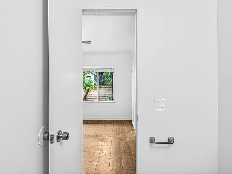 636 Linden Ave — Photo 17