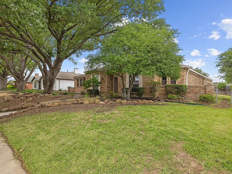 1527 Estates Way — Photo 39