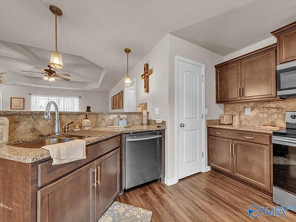 3rd image of 207 Wilcot Rd