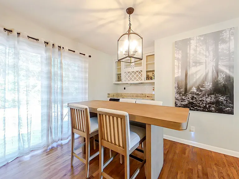 1117 Eisenhower Dr — Photo 6