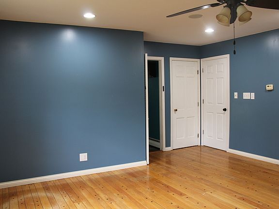 5th image of 910 Holly Dr