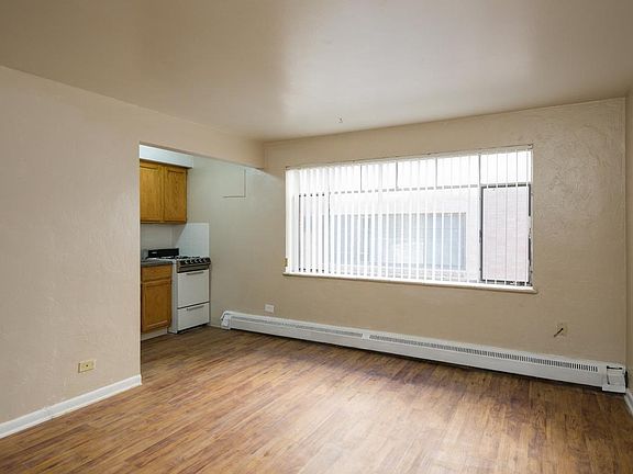 3rd image of 1410 N Pearl St