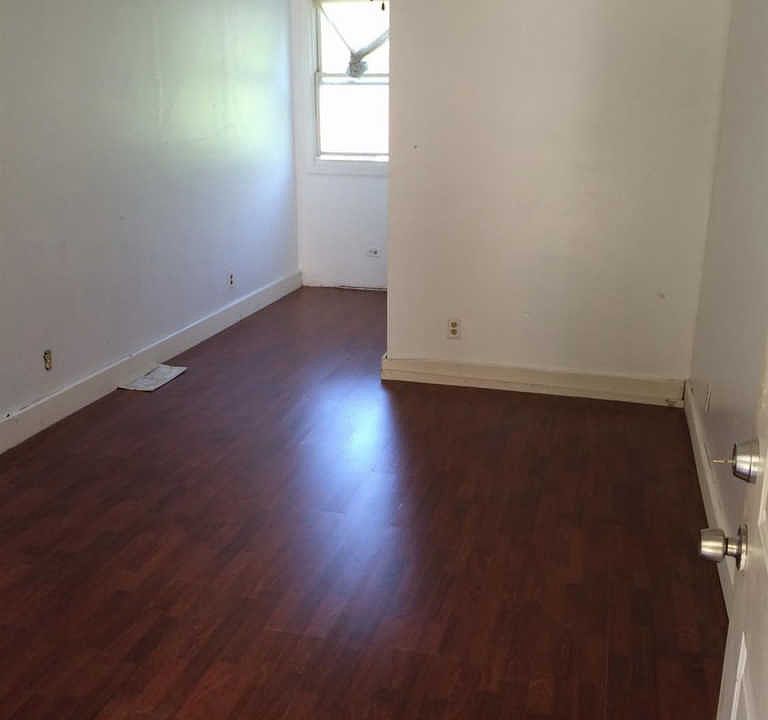 2nd image of 747 Delhi Ave