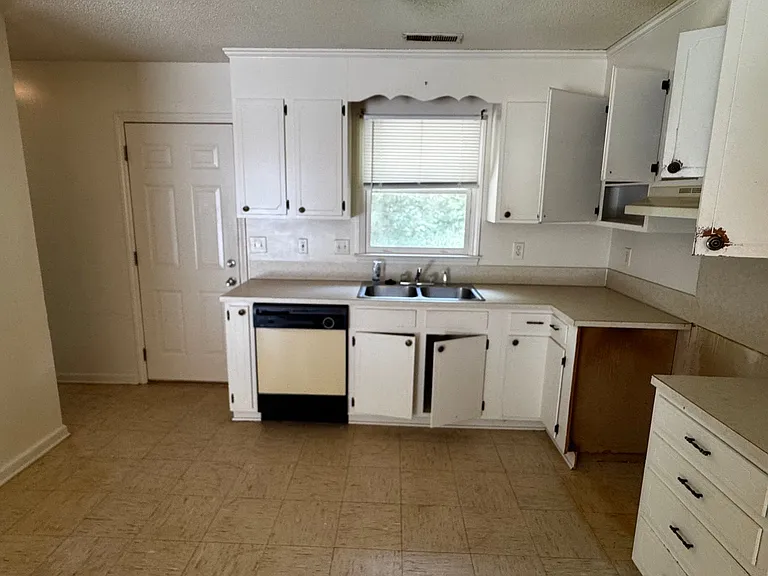 100 Red Rock Dr — Photo 7