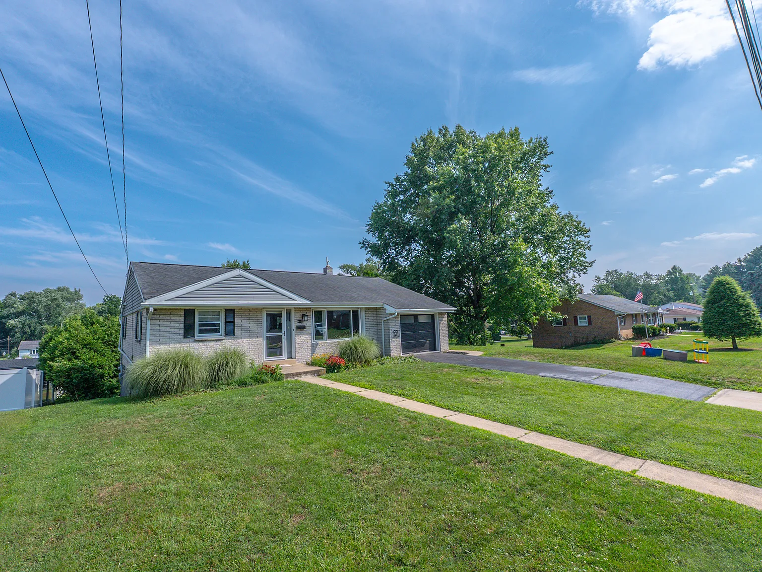 5 bed, 1800 sqft, $3,000 — Photo 2