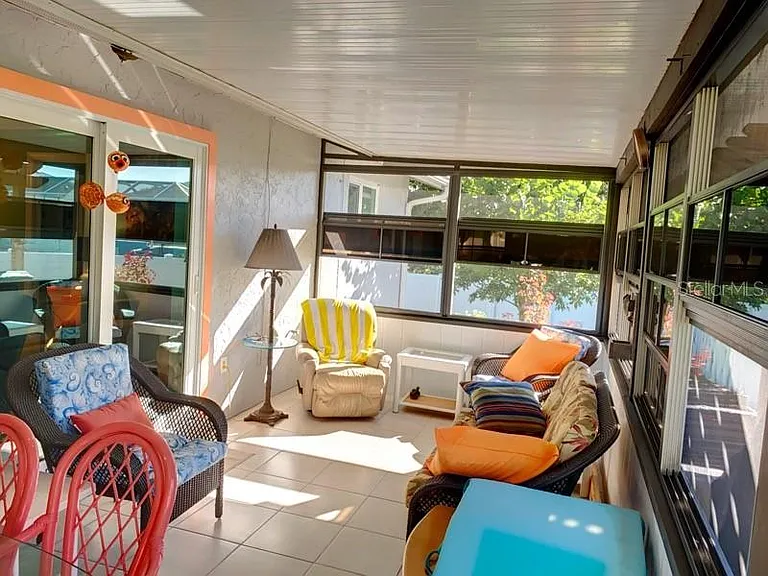 323 Dolphin Pkwy — Photo 13