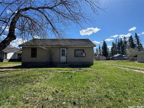 208 Irvine Street, Cut Knife, SK S0M 0N0