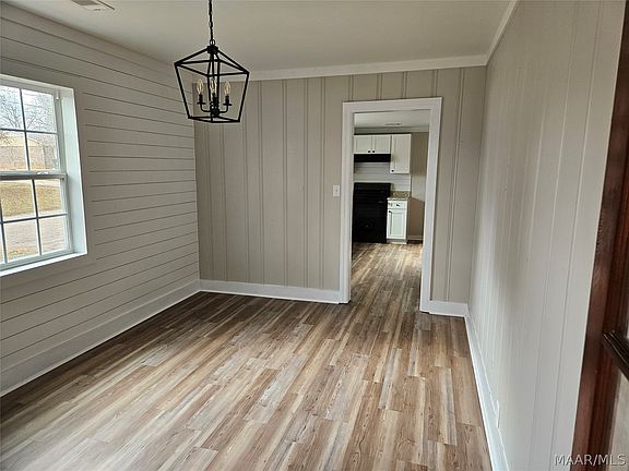 5th image of 242 Bell St
