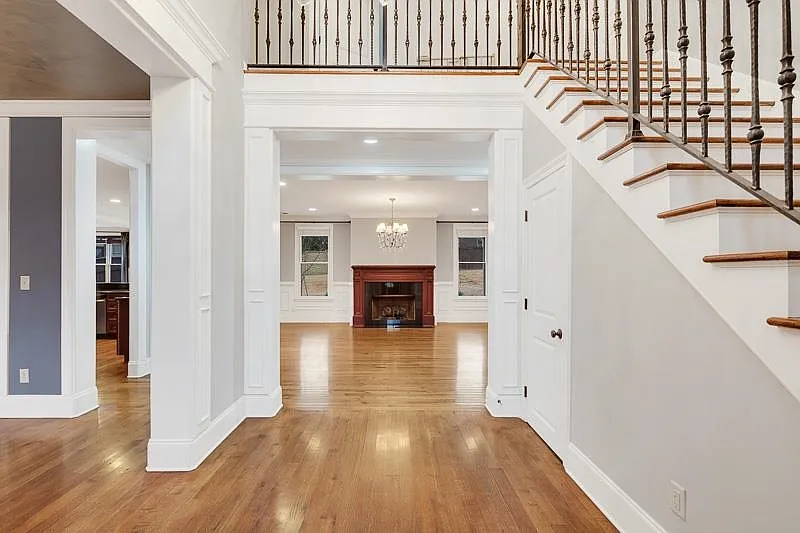 5 bed, 4.5 bath, 4359 sqft, $3,500 — Photo 3