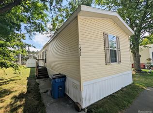 17092 Canterbury Cir, Holly, MI 48442