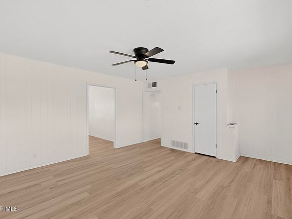 4th image of 10096 Yukon St