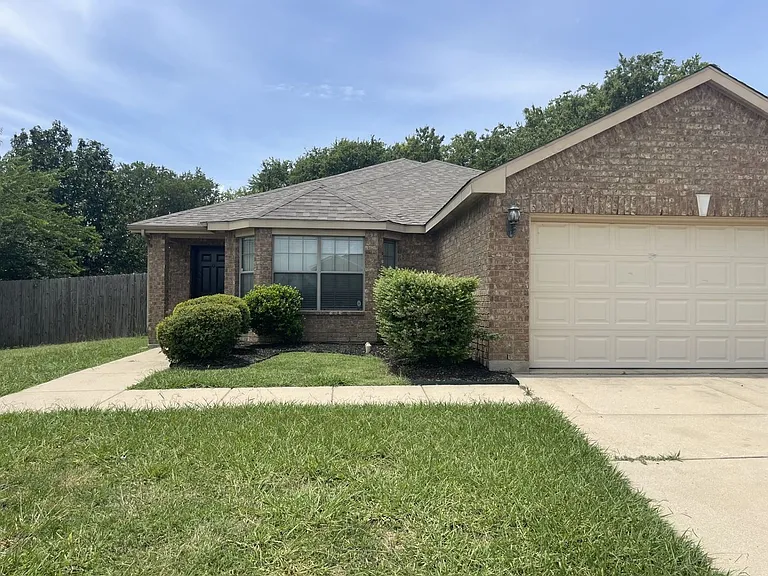 7404 Fossil Creek Dr — Photo 1