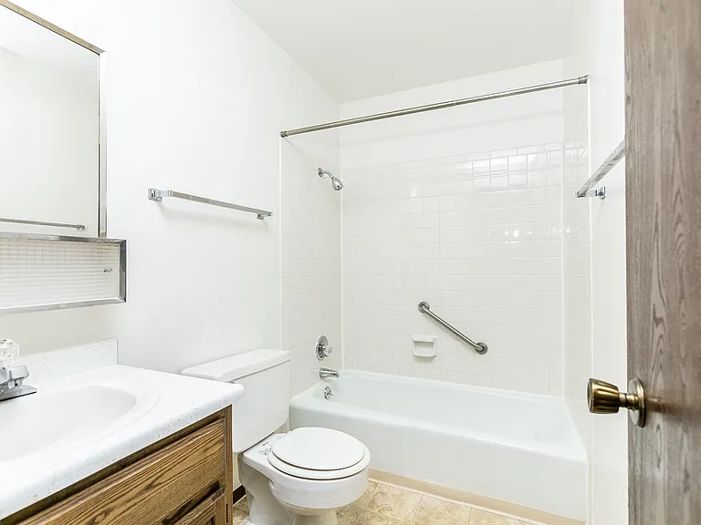 Foxhill Apartments — Photo 64