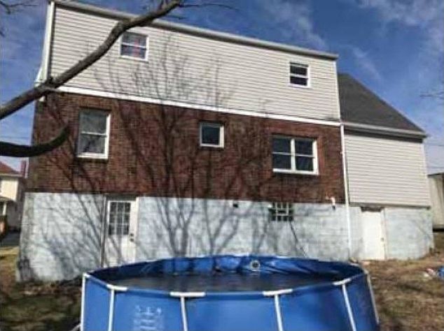 2nd image of 207 Magnolia St
