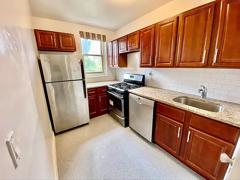 494 Hancock St #3 — Photo 3