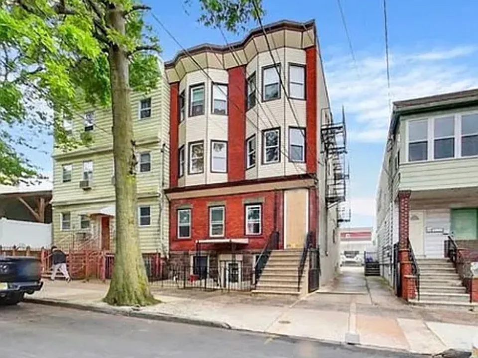54 Davenport Ave #6