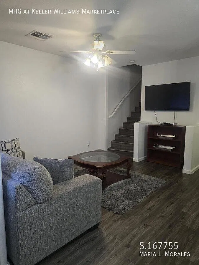 3 bed, 2.5 bath, 1320 sqft, $2,045 — Photo 2