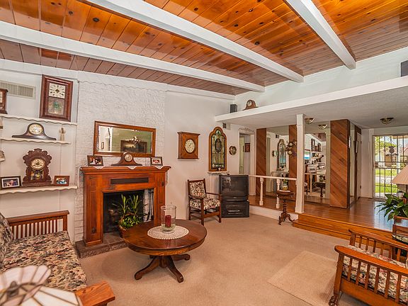 5th image of 1049 N Calmgrove Ave