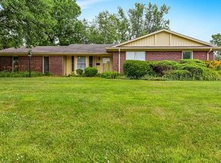 9830 Roundhill Dr, Saint Louis, MO