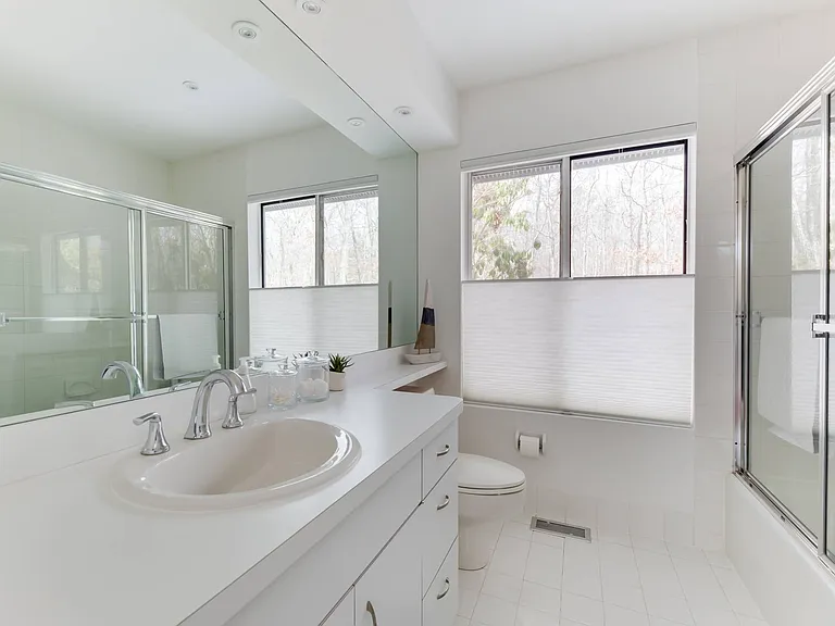 155 Middle Hwy — Photo 13