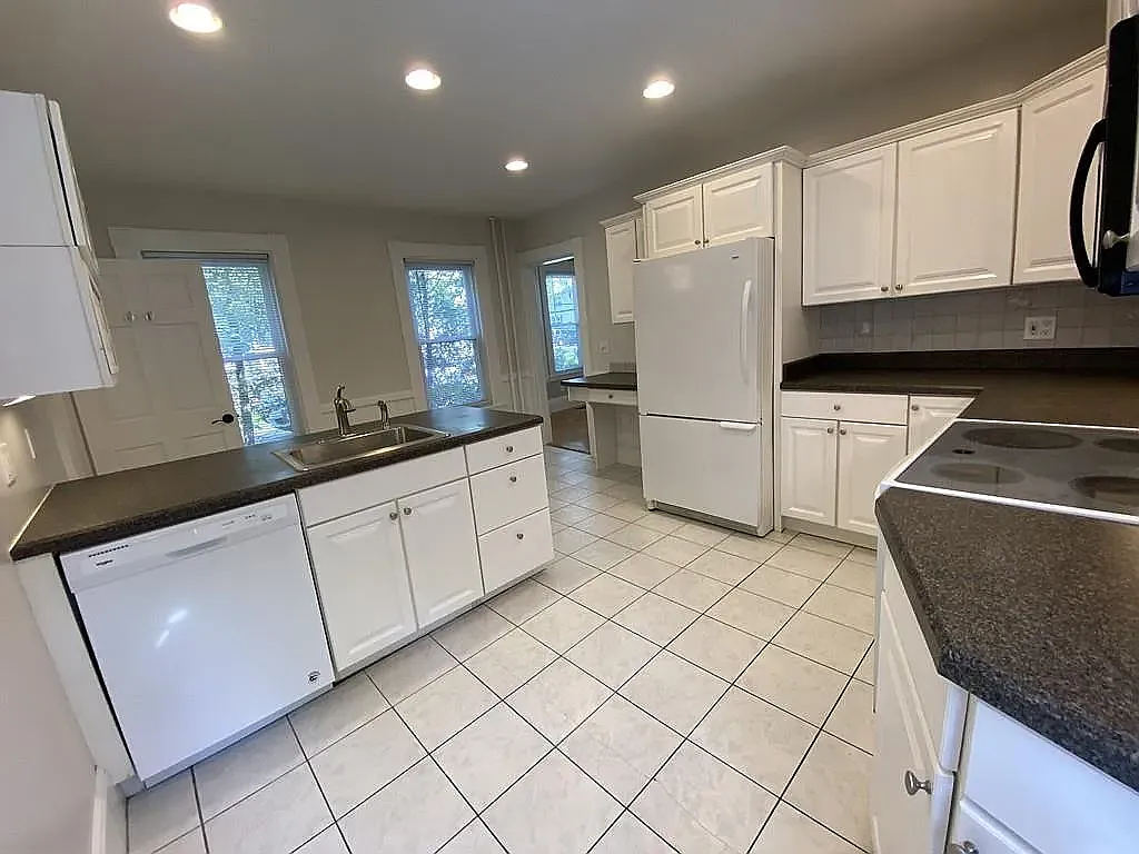 2 bed, 1000 sqft, $2,850 — Photo 2