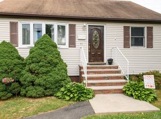 51 Ocean Blvd, Keyport, NJ 07735