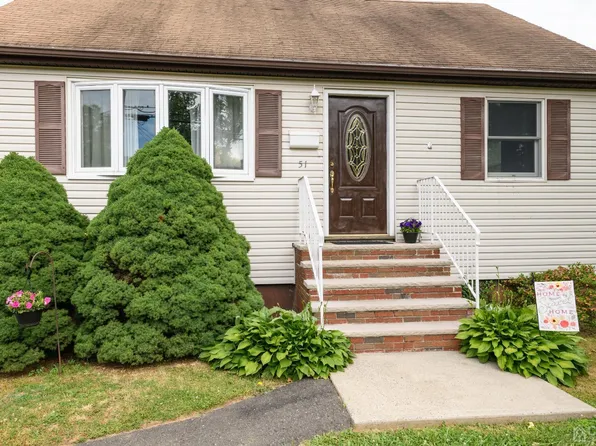 51 Ocean Blvd, Keyport, NJ 07735