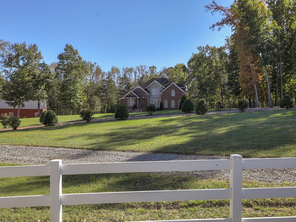 1st image of 407 Woodland Trl