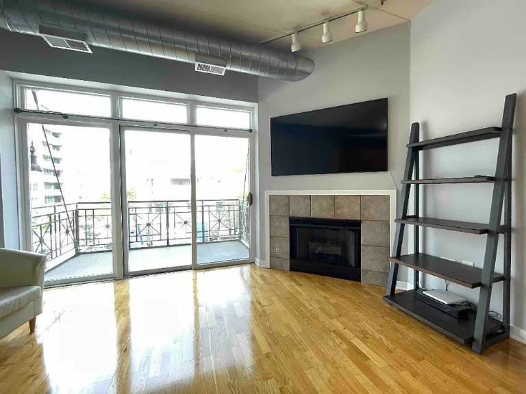 1155 W Madison St — Photo 5