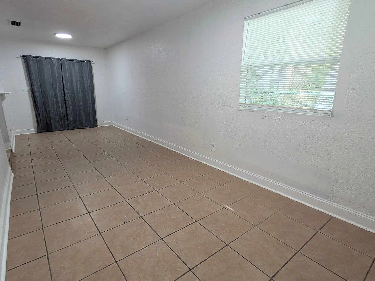 3 bed, 1.0 bath, 962 sqft, $1,195 — Photo 2