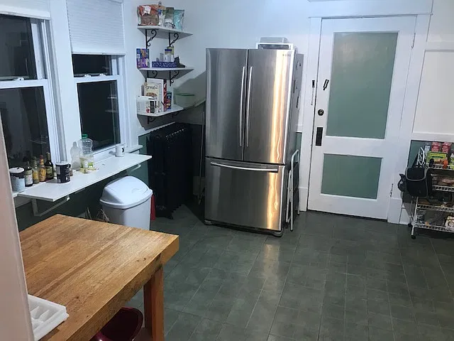 3 bed, 1000 sqft, $1,860 — Photo 2