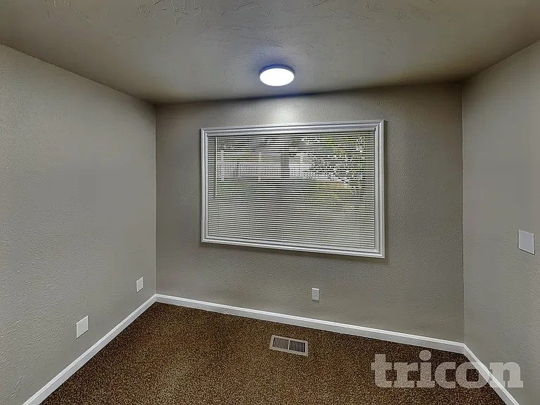 1581 Woodland Ter — Photo 9