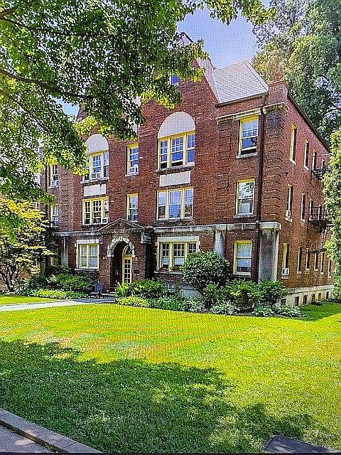 3020 Porter St NW