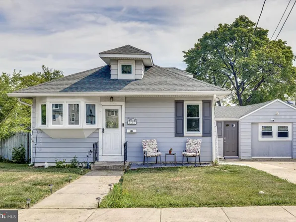 227 S Fellowship Rd, Maple Shade, NJ 08052