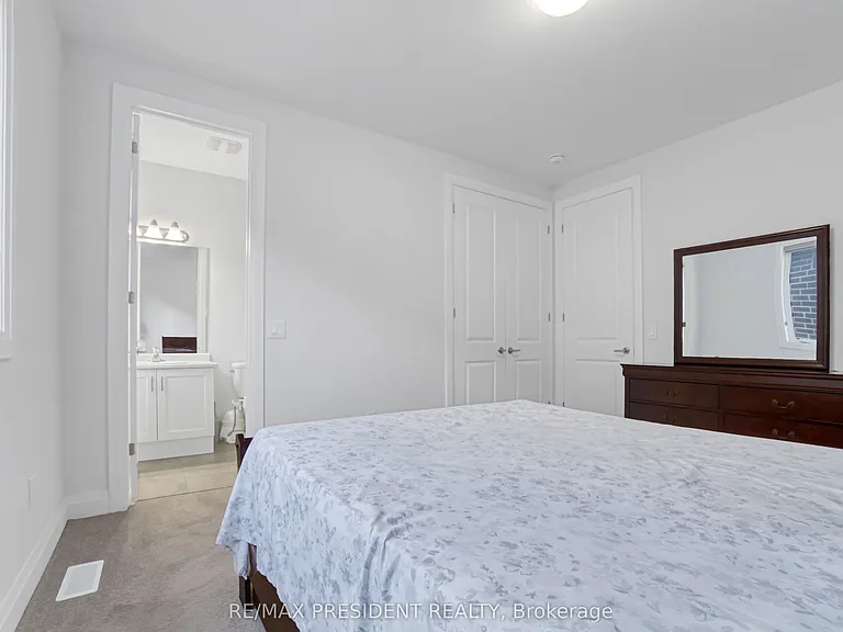 142 Prince Charles Cres — Photo 18