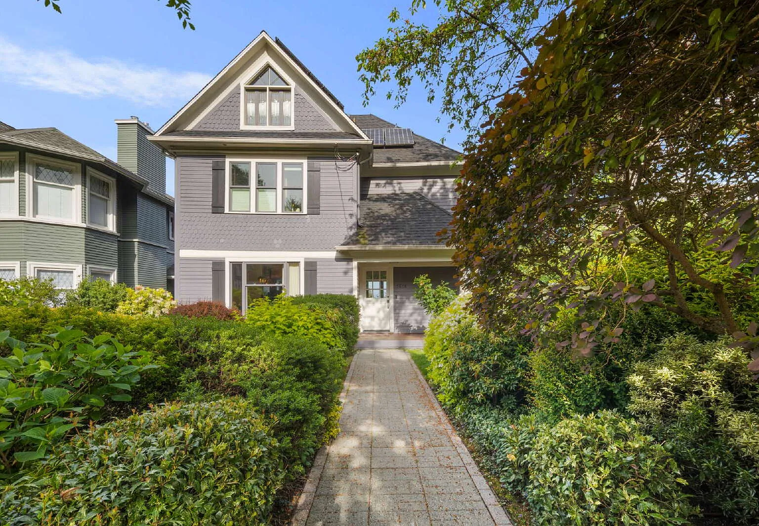 Architectural Madrona Retreat with Panoramic Lake Washington Views, Solar & Detached Office- Avai... — Photo 2